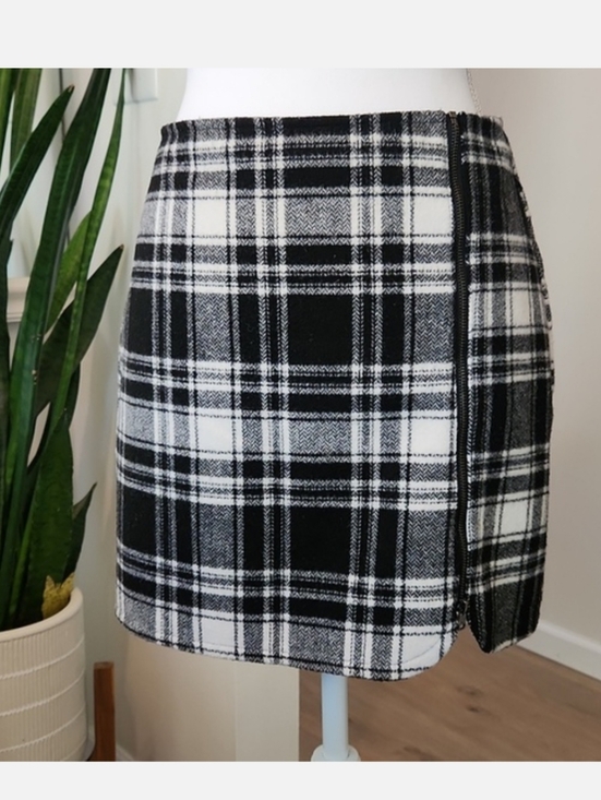 Hollister Dresses & Skirts - Hollister Wool Blend Plaid Skirt Black White Exposed Side Zipper Fully Lined S